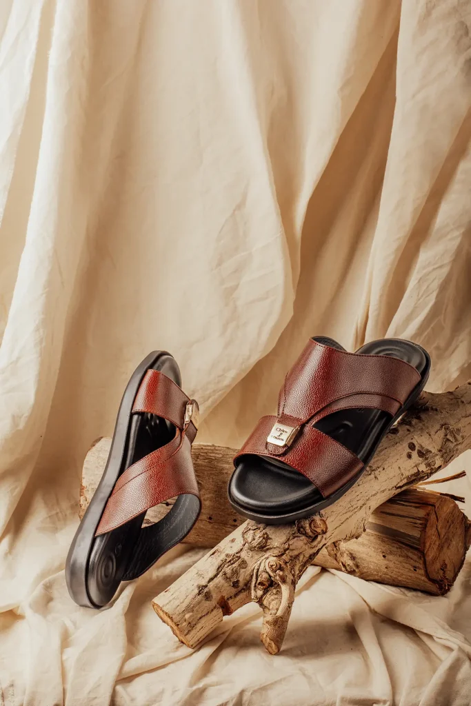 About men's natural leather sandals code z10