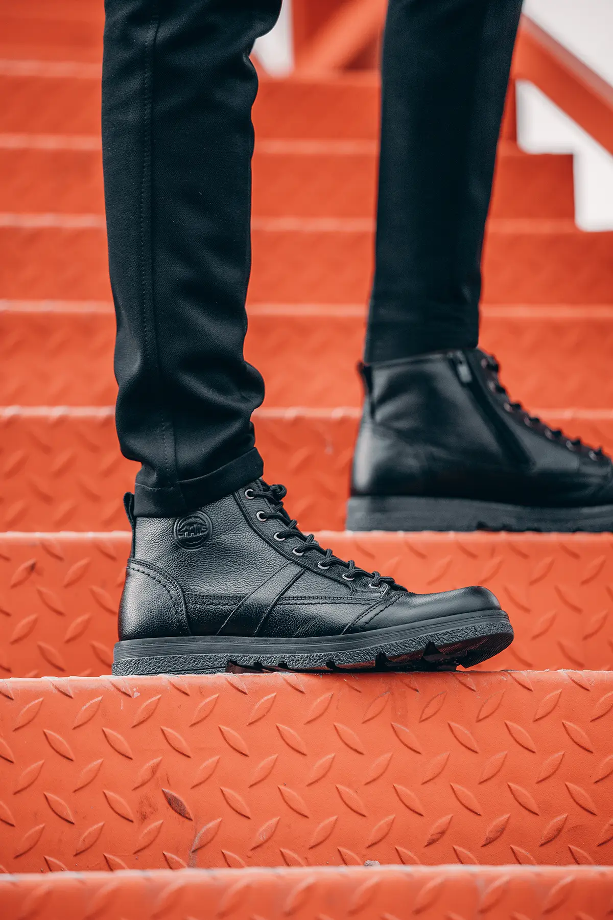 نیم بوت مردانه چرمی مناسب فصل زمستان با زیره ضد لغزش مدل b2016 از برند کفش شمس